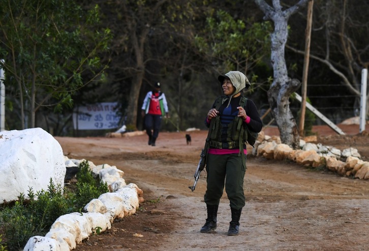 Una guerrillera de las FARC en el campamento de San José de Oriente. (Luis ACOSTA / AFP)