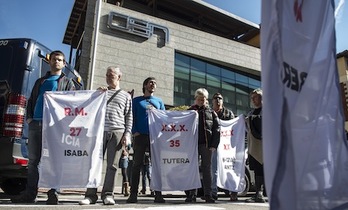 Un momento de la protesta sindical ante la sede de la CEN. (Jagoba MANTEROLA/ARGAZKI PRESS)ARGAZKI PRE