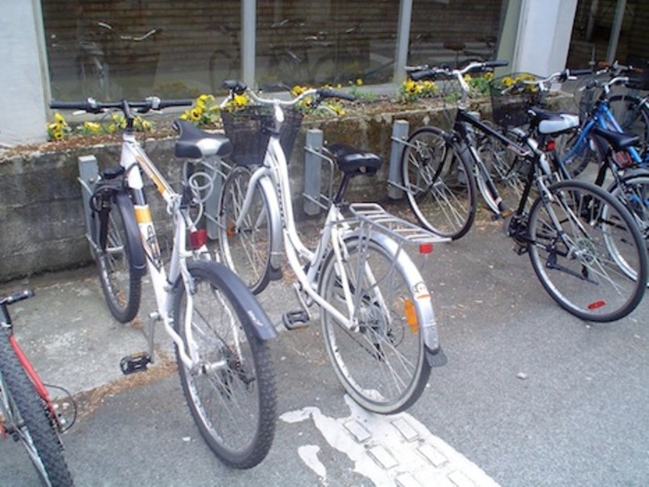 El nuevo parking de bicicletas de Mendebaldea tiene un carácter experimental. (AYUNTAMIENTO DE IRUÑEA)