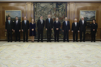 Francisco Pérez de los Cobos, junto al rey Felipe VI, en al acto de jura de los cuatro nuevos jueces del TC. (POOL EFE)