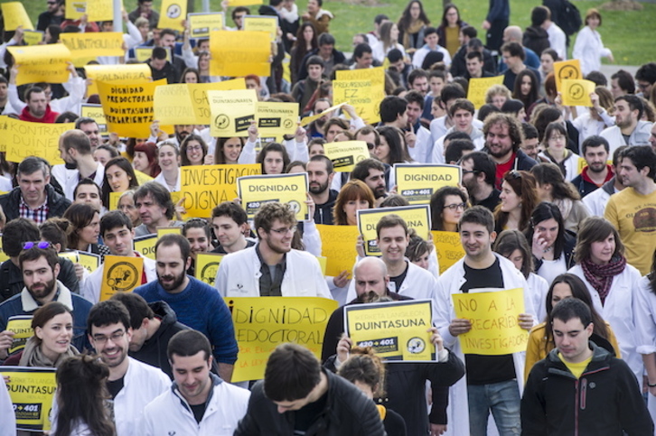 Protesta de los investigadores predoctorales en el campus de Leioa. (Marisol RAMÍREZ / ARGAZKI PRESS)