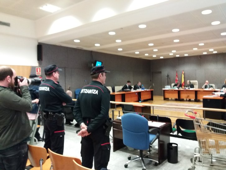 Cuarta y última sesión del juicio contra cuatro guardias civiles por torturas a Sandra Barrenetxea. (@goikodeustu)