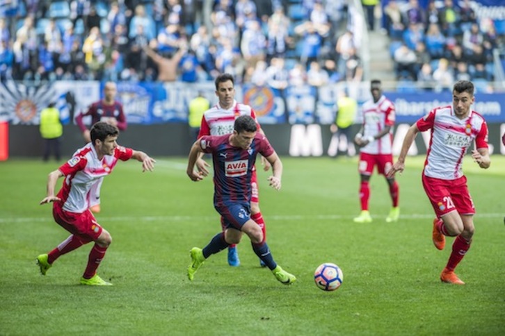 Un lance del encuentro entre Eibar y Espanyol. (Juan Carlos RUIZ/ARGAZKI PRESS)