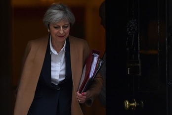 La primera ministra británica, Theresa May, a su salida del número 10 de Downing Street. (Ben STANSALL/AFP)