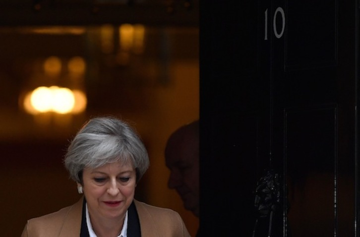 La primera ministra británica, Theresa May, sale del número 10 de Downing Street. (Ben STANSALL/AFP)