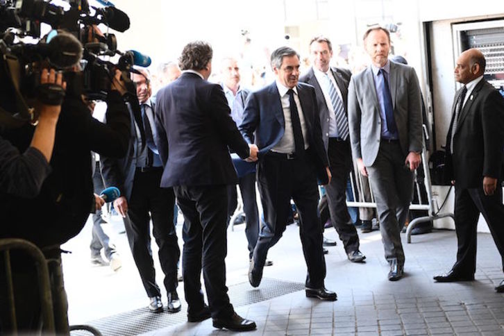François Fillon, a su llegada al Comité Político de su partido. (Martin BUREAU / AFP) 