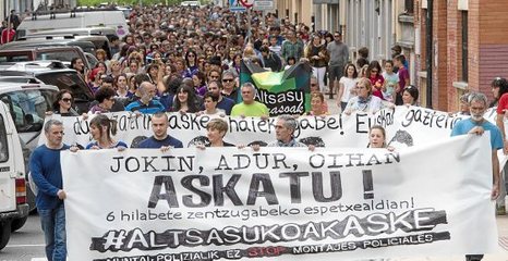 Altsasu - Euskal Herria: La juez Carmen Lamela de la Audiencia Nacional ordena encarcelar a seis vecinos de Altsasu. 0515_eh_altsasua1