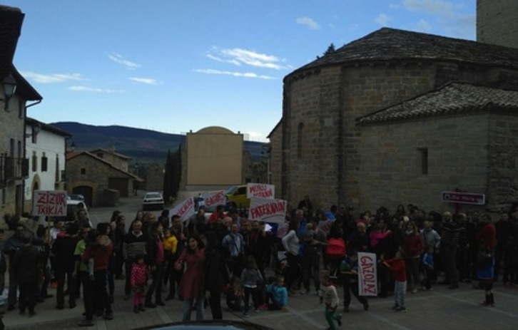 Protesta vecinal en Zizur contra el pase a la zona no vascófona.