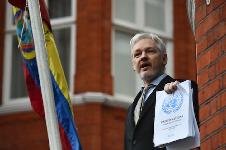 Julian Assange, fundador de Wikileaks, vive refugiado en la Embajada de Ecuador en Londres desde junio de 2012. (Ben STANSALL/AFP)