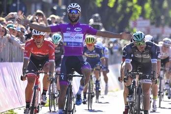 Fernando Gaviria ha logrado en Tortona su cuarta victoria en el Giro. (@giroditalia)