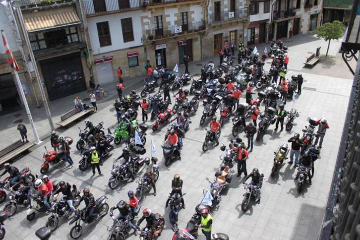 Varias decenas de motos han participado en la marcha. (NAIZ.EUS)