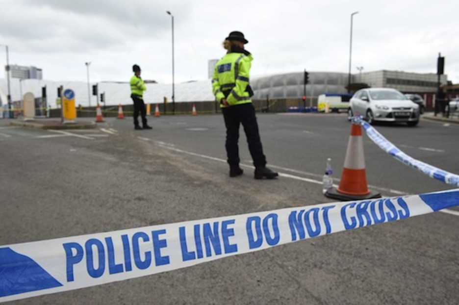 Policías acordonan los alrededores del Manchester Arena. (Oli SCARFF/AFP)