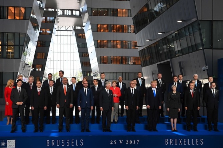 Foto de familia de los integrantes de la OTAN en la nueva sede de Bruselas. (Eric FEFERBERG/AFP)