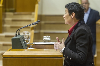 Jone Goirizelaia, en una intervención en el Parlamento de Gasteiz. (Juanan RUIZ / ARGAZKI PRESS)