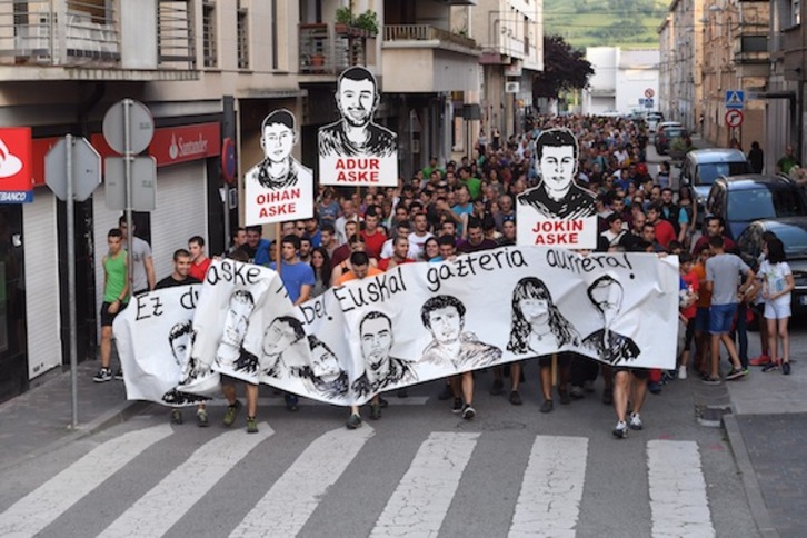 Protesta en las calles de Altsasu. (Jon URBE/ARGAZKI PRESS)
