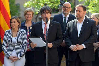 El president de la Generalitat, Carles Puigdemont, durante el anuncio de la fecha y la pregunta del referéndum. (Lluis GENÉ/AFP)