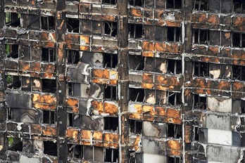 Vista de la torre Grenfell de Londres tras el incendio. (Niklas HALLE'N/AFP PHOTO)