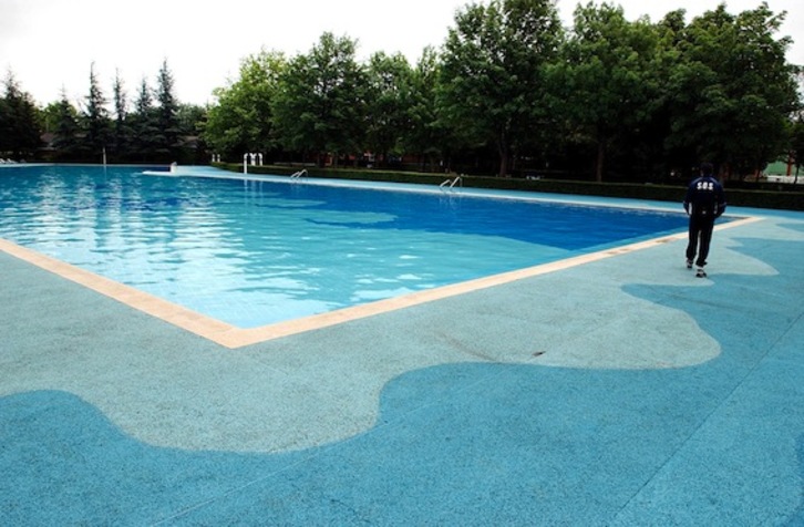 Una de las piscinas de Gamarra, en Gasteiz. (Jon HERNÁEZ/ARGAZKI PRESS)