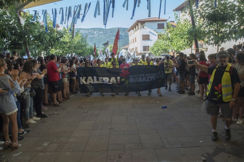 Llegada de la marcha Kalera a Lakuntza. (Gorka RUBIO/ARGAZKI PRESS)
