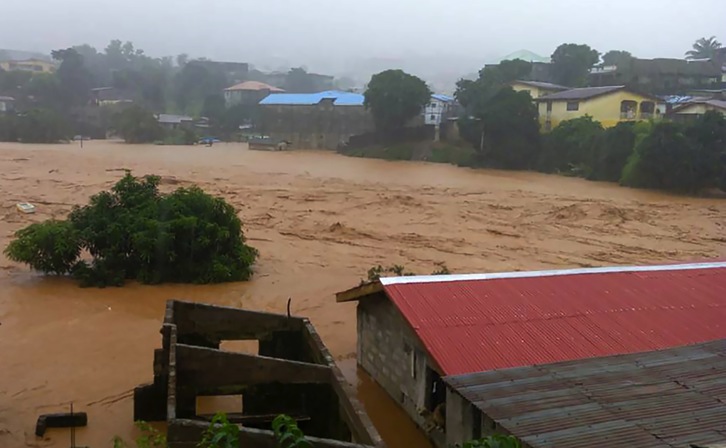 Euriteek ehunka hildako sortu dituzte Sierra Leonan. (AFP)