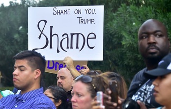 Protesta en Los Angeles contra la decisión de Trump. (Frederic J. BROWN/AFP PHOTO)