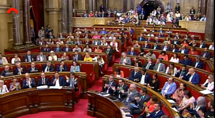 Pleno del Parlament en el que se debate la Ley del Referéndum. 