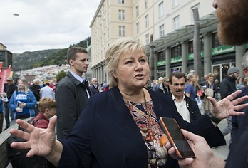 La primera ministra noruega, Erna Solberg, en un acto electoral en Bergen. (Marit HOMMEDAL/AFP)
