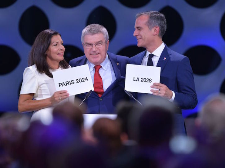 París y Los Ángeles sucederán a Tokio 2020 como sede olímpica. (FABRICE COFFRINI / AFP)