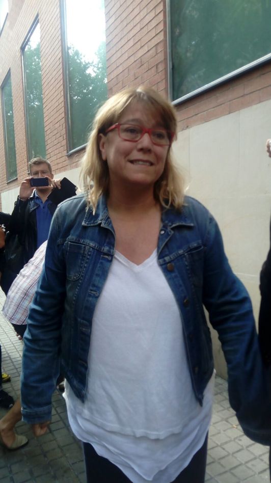 Natalia Garriga, tras abandonar dependencias policiales. (@ERC_gracia)