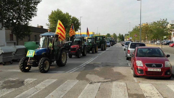 Una de las ‘tractoradas’ ha partido desde Figueres, en Girona. (@uniopagesos)