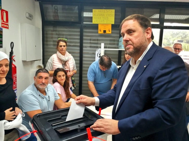 El vicepresident, Oriol Junqueras, depositando su voto el 1-O.(@junqueras)