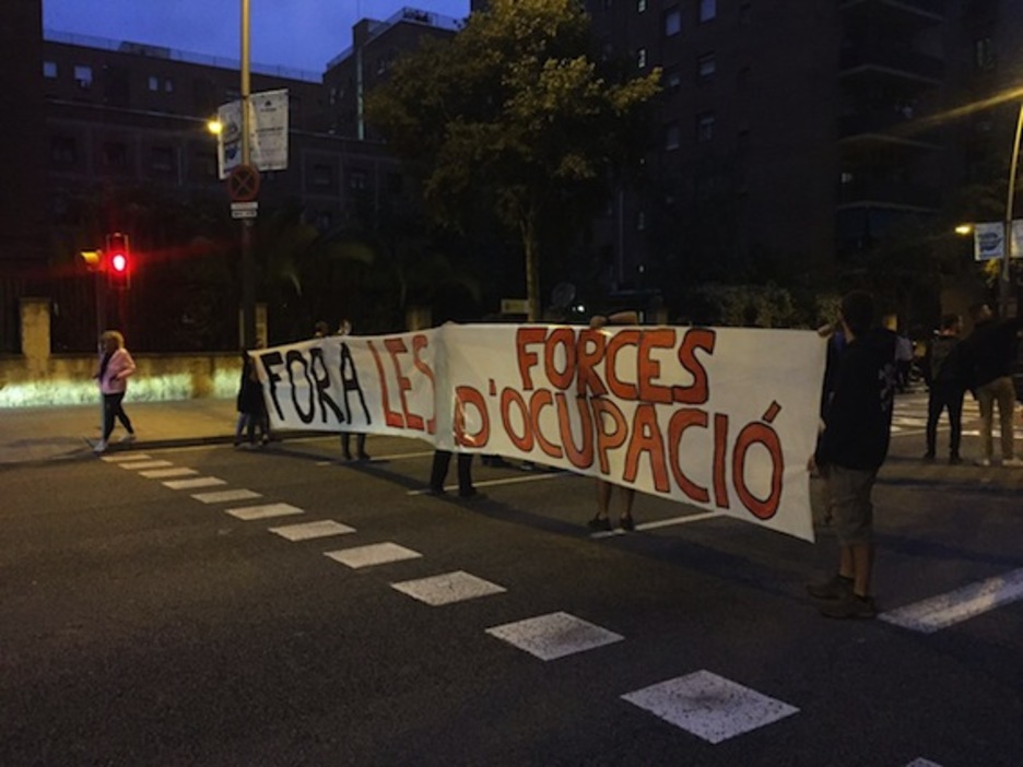 Movilización desde primera hora en el barrio de Sants, en Barcelona. (@iraiaoiarzabal)