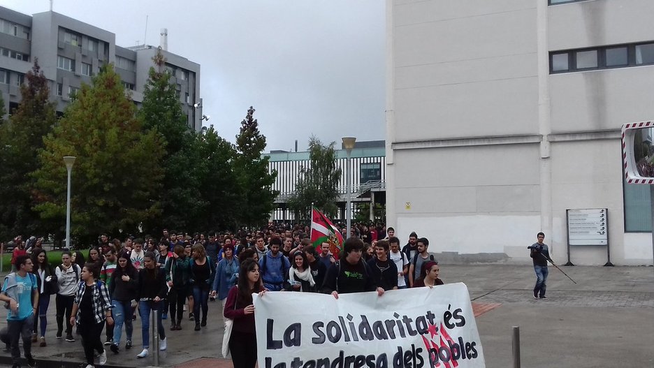 Además de movilizaciones sindicales, los estudiantes también se han manifestado. (@topatu_eus)