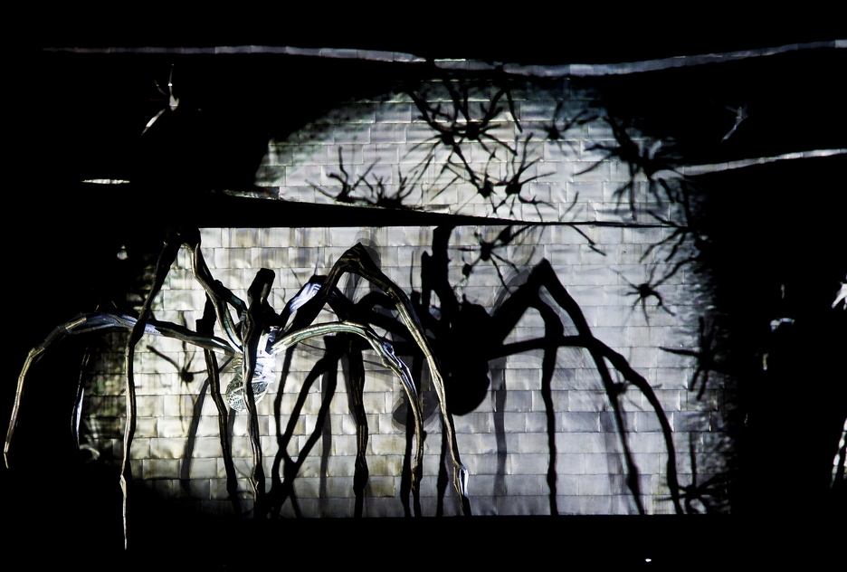 Espectáculo «Reflections» en el Guggenheim. (Luis JAUREGIALTZO / ARGAZKI PRESS)