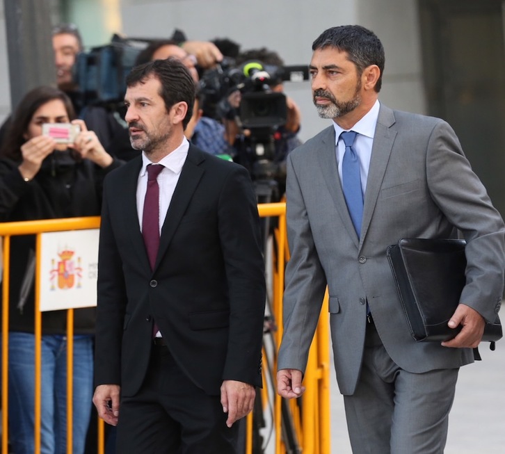El mayor de los Mossos, Josep Lluis Trapero (derecha), a su llegada a la Audiencia Nacional. (J. DANAE/ARGAZKI PRESS)