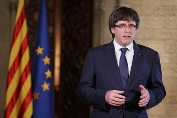 Carles Puigdemont, durante su declaración institucioal. (AFP)