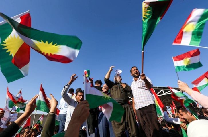 Ciudadanos kurdos protestan ante una oficina de la ONU en Erbil, capital de Kurdistán Sur. (Safin HAMED/AFP)