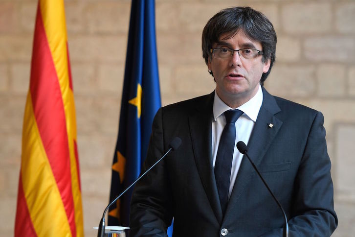 Carles Puigdemont, durante su declaración institucional de hoy. (Lluís GENE/AFP)