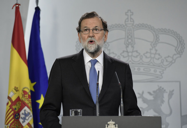 Rajoy ha comparecido para anunciar las primeras medidas del 155. (Javier SORIANO / AFP)
