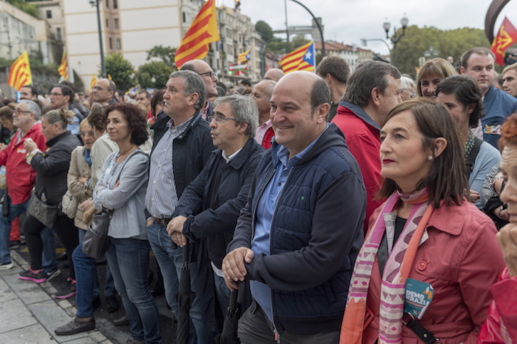 Ortuzar y otros miembros del PNV, en la manifestación del 30 de setiembre en Bilbo. (Juanan RUIZ/ARGAZKI PRESS)