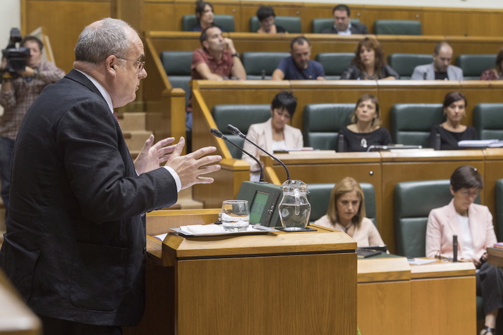 Joseba Egibar, durante una intervención en el Parlamento de Gasteiz. (Juanan RUIZ/ARGAZKI PRESS)