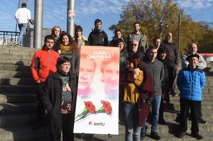 Familiares de Brouard y Muguruza han estado en la presentación de la manifestación del lunes. (ARGAZKI PRESS)