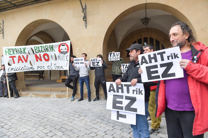 Protesta contra las expropiaciones que ha tenido lugar hoy en Erriberri. (Idoia ZABALETA/ARGAZKI PRESS)