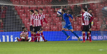 Rostros de incredulidad ante el gol del Formentera. (Marisol RAMÍREZ / ARGAZKI PRESS)