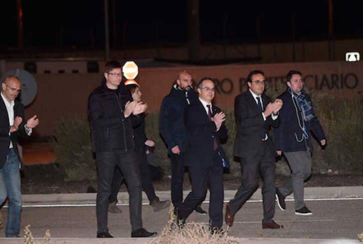Romeva, Mundó, Turull y Rull, a su salida de la cárcel de Estremera. (Pierre-Philippe MARCOU/AFP)