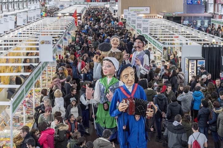 Landako gunea, jendez gainezka. (Juanan RUIZ/ARGAZKI PRESS)