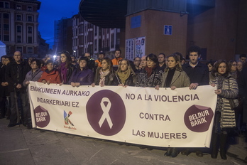 Concetración que tuvo lugar ayer en Barakaldo para denunciar la agresión sexual. (Monika DEL VALLE/ARGAZKI PRESS)