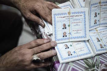 Recuento en un colegio electoral de El Cairo. (Mohamed EL-SHAHED/AFP)