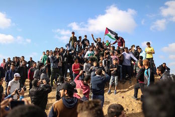 Palestinos, durante las celebraciones del Día de la Tierra. (Mahmud HAMS/AFP)