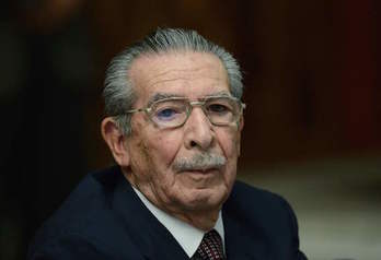 El dictador, durante el juicio que lo condenó por genocidio. (Johan ORDONEZ/AFP)
